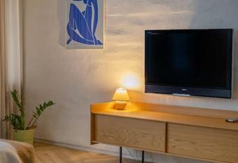 3 BD Old Town Apartment by Hostlovers allows 18 year olds to book a room