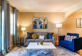 Beautifully Decorated Plaza Condo 1 has Balcony rooms