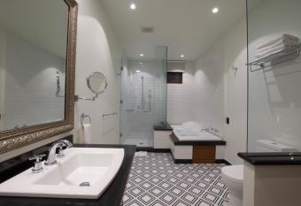 Nueve 25 Hotel Boutique allows 18 year olds to book a room