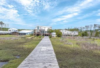 Shell Hill house Waterfront, kayaks, grill, pier has Balcony rooms