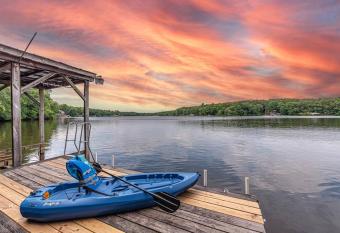 Lake Gaston Duo Kayaks and Dock Duplex 4000+ sq ft has Balcony rooms
