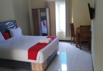 Hotel Pak Ragil allows 18 year olds to book a room