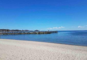 Seascape Beach Home - Shippan Point has Balcony rooms
