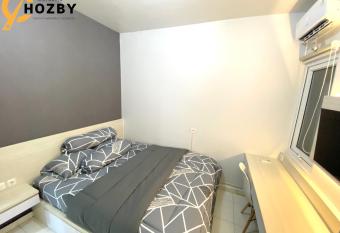 Hozby Suites Aeropolis Premier allows 18 year olds to book a room