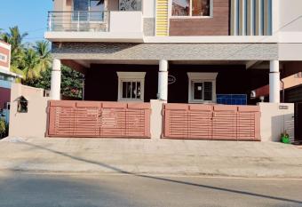luxury home in Vadavalli has Balcony rooms