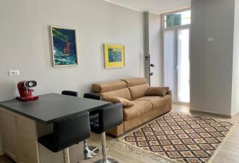 Appartamento centralissimo in Piazza Bresca has Balcony rooms