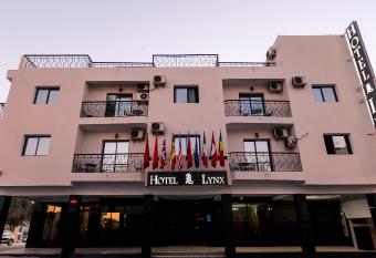 H  tel Lynx allows 18 year olds to book a room