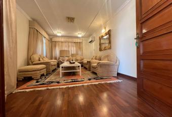 Al Chiraz House has Balcony rooms