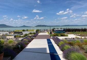 MERIDIEN HOME APARTMAN # FONY  D has Balcony rooms