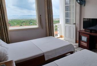 Kh  ch S   n Ph    ng Nam has Smoking/Balcony rooms