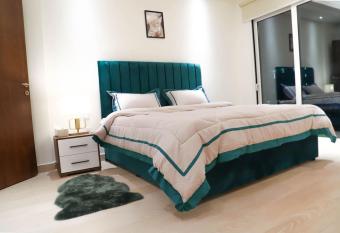 Luxury 7Bedroom Villa in the pearl island has Balcony rooms