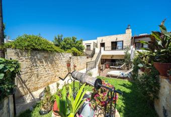 Arhontariki Luxury Apartment has Balcony rooms