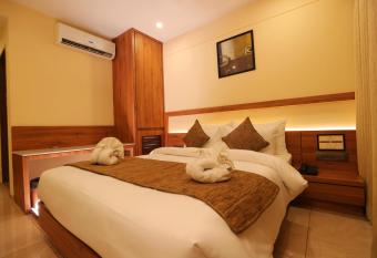 Hotel Kavery has Smoking rooms