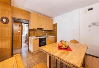 Delizioso appartamento trilocale a Moena has Balcony rooms