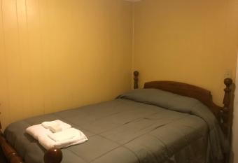 Cheerful three bedroom/3 bath house with free parking has Balcony rooms