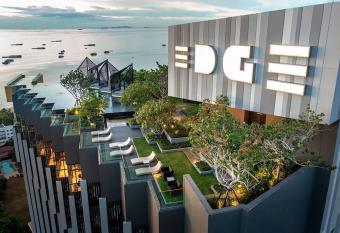 EDGE Condo Ideal Retreat Studio allows 18 year olds to book a room