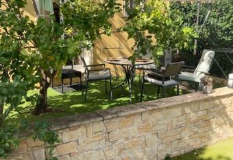 Location Studio de charme allows 18 year olds to book a room