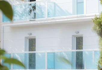 Blu Hostal Diana has Balcony rooms