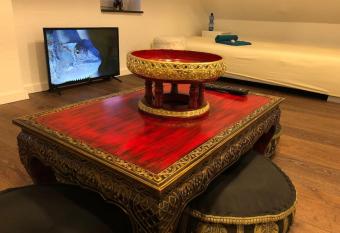 Eifel - Gro  e Suite Delhi inkl. WLAN, K  che, Kaffee, Smart-TV, MTBs zentral am Marktplatz has Balcony rooms