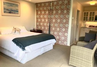 Lookout Escape B&B allows 18 year olds to book a room