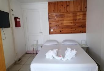 MYL&1NUITS allows 18 year olds to book a room