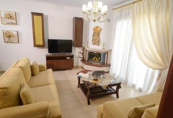 Luxury Dafnis House has Balcony rooms