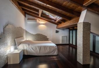 Villa Country & Business con Jacuzzi, Ostia Antica has rooms with a private hot tub