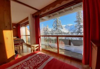 Superbe appartement Chamrousse pr  s des pistes has Balcony rooms