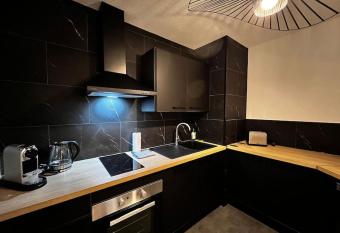 Charmant F1    Strasbourg avec parking priv   has Balcony rooms