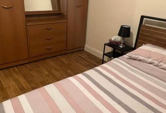 Belgrave apartment has rooms with a private hot tub