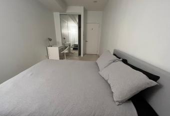 Lovely 1 bedroom Downtown By The Lake! has rooms with a private hot tub