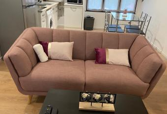 Superbe appartement refait    neuf proche a  roport allows 18 year olds to book a room