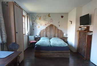  Sissi  ein zaubehaftes Apartement im modernen Landhausstil allows 18 year olds to book a room