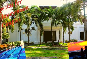 Maple Leaf Resort has Balcony rooms