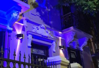 Hostel Che Buenos Aires allows 18 year olds to book a room