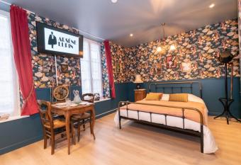 Au Gentleman Cambrioleur allows 18 year olds to book a room