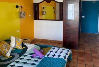 Studio au soleil levant allows 18 year olds to book a room