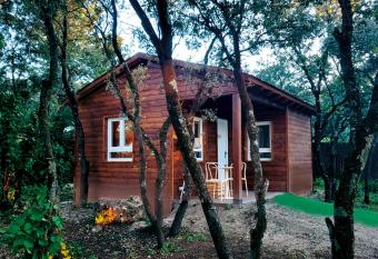 Casa Rural de Rafael Caba  as de Madera allows 18 year olds to book a room
