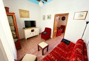 Casa B  jar, Tranquila casa con chimenea, patios, junto a la piscina has Balcony rooms