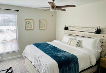 Capitol Hill, King Bed, Fiber Wi-Fi, Desk, Ski has Balcony rooms
