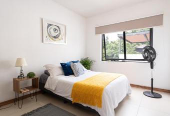 Beautiful apartment with rooftop garden has Balcony rooms