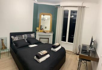 Chambre priv  e - proche de Paris et Versailles allows 18 year olds to book a room