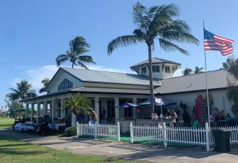 Black Diamonds Cottage has rooms with a private hot tub