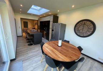 LFA Petit coin de verdure au centre has Balcony rooms