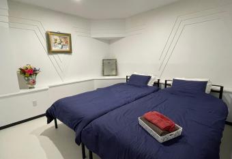 Zenibako House 1f allows 18 year olds to book a room