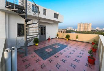 OYO Hotel Hilton View allows 18 year olds to book a room