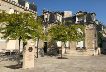 REIMS - Loft-luxe-d  tente-Jacuzzi allows 18 year olds to book a room