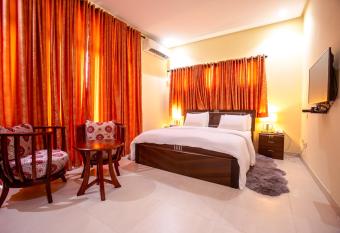 Rushmore - Paradise Room allows 18 year olds to book a room