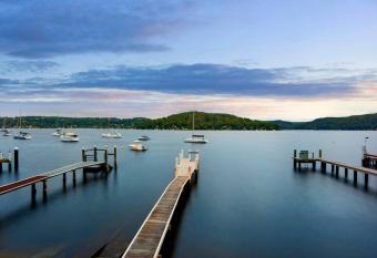 Waterfront 4br House With Private Jetty has Balcony rooms