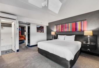 Clarendon Hotel - 208 allows 18 year olds to book a room